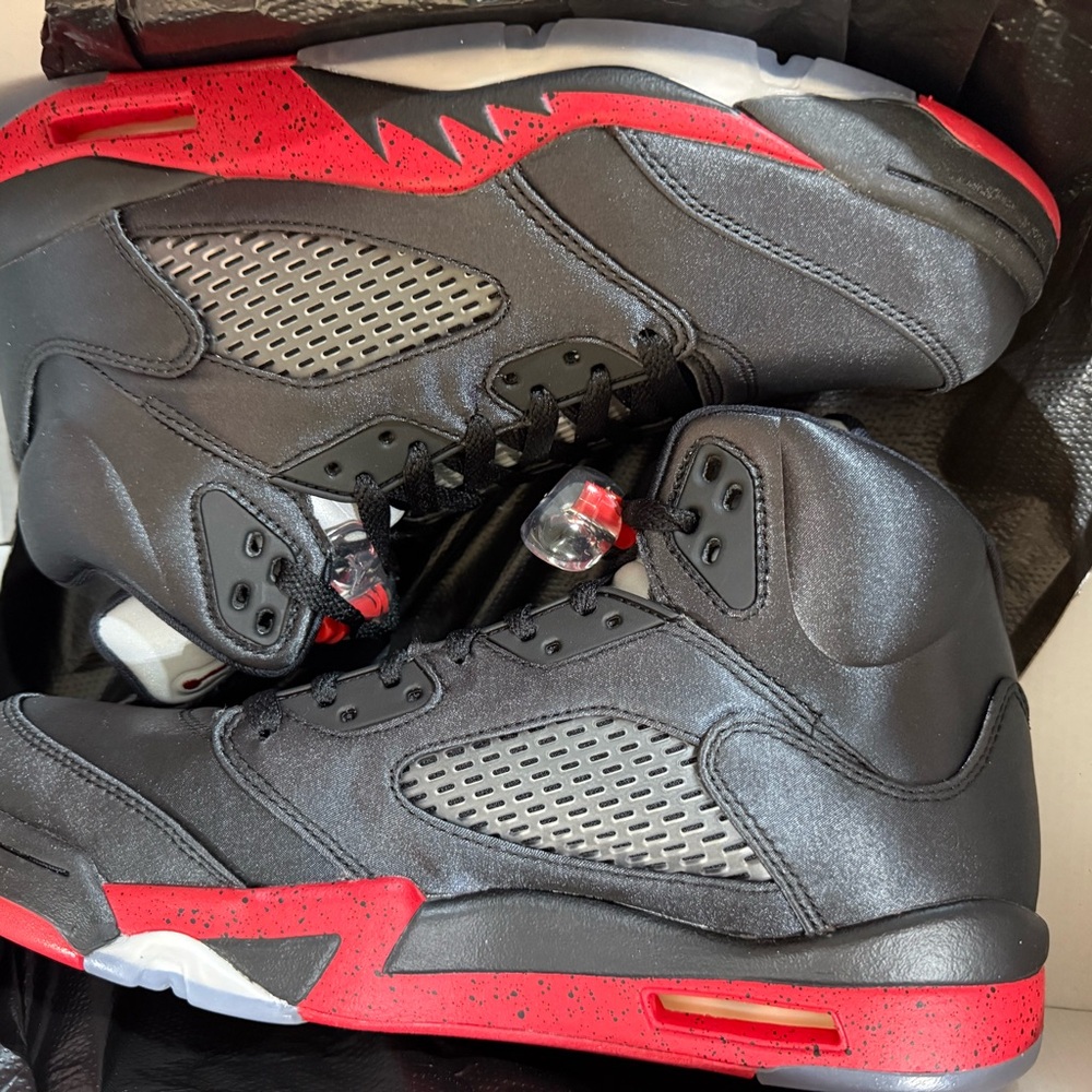 Jordan 5 satin bred Black and University Red Sneakers size 9.5m